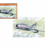 Modello in plastica dell’aereo MiG-15 UTI 1:72