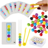 Gioco educativo Montessori con palline colorate