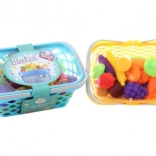 Cestino di plastica con alimenti per bambini