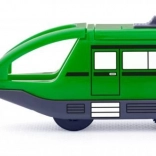 Treno verde con binari e macchinista a batteria