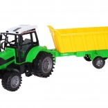 Grande trattore con rimorchio